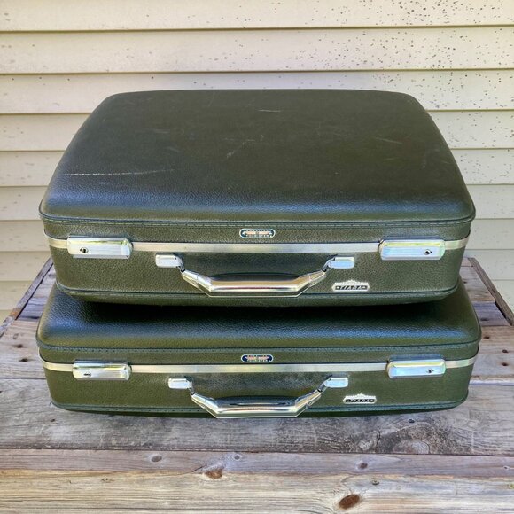 Set 2 Vintage American Tourist Tiara Suitcases Green Hard Shell Luggage NO KEY - Picture 1 of 15
